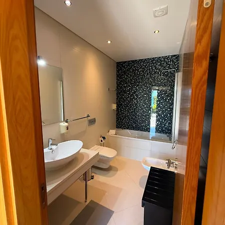 Colina Holiday park 4*